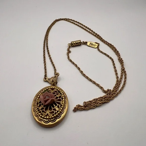 Vintage 1928 Pink Rose Locket on a gold tone chain - Picture 7 of 12